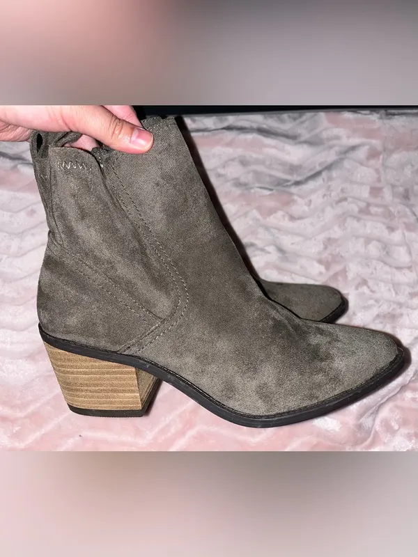 New Dolce Vita No Box Taupe Suede Western Ankle Boots Heel Size 7 - Image 2