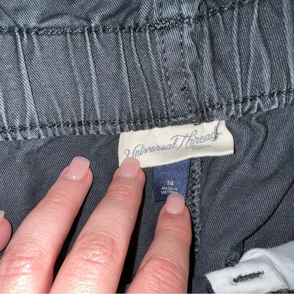 Universal Threads Black Denim Jogger Style Jeans - Image 4