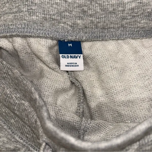 Old Navy Vintage Sweat Shorts 5 Inch Inseam Medium - Image 7