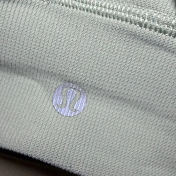 Size 4 Lululemon Light Green Sports Bra Activewear Top Size 4 Ribbed Cross Strap - Image 4