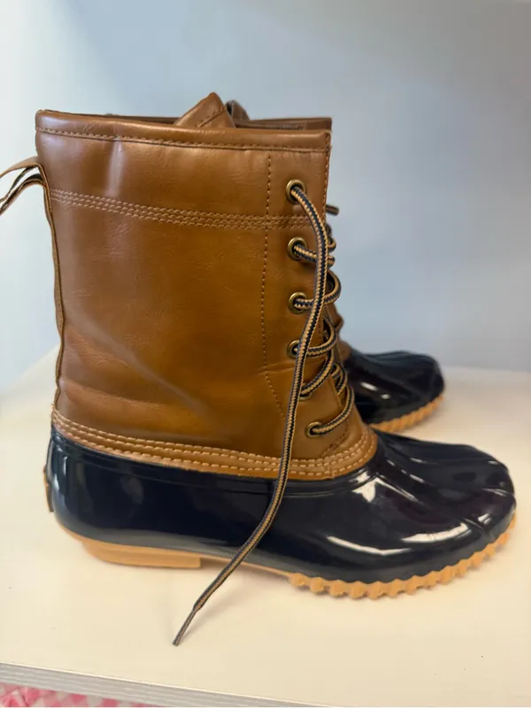 Classic totes Duck rain Boots in Brown and Navy size 9 - Image 5
