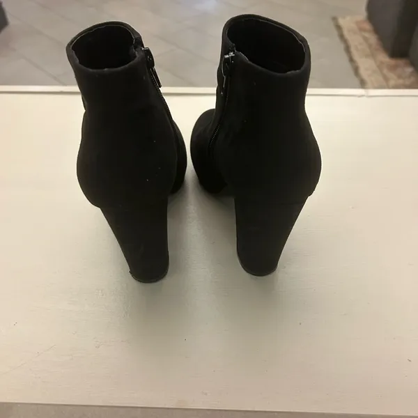 Booties Chic Black Ankle see pictures for size. Cannot read but I think 6 1/2 - Image 2