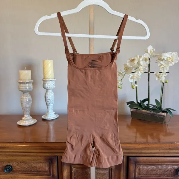 SKIMS Seamless Sculpt Butt Lifting Bodysuit Bronze M NWOT - Image 2