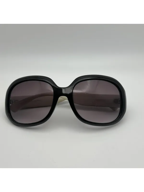 Steve Madden Oversized Black Square Sunglasses with Cream Temples - Image 3