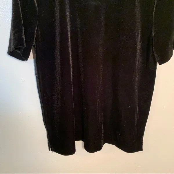 Ann Taylor Women's Size Medium Velvet Blouse Short Sleeve Black Mixed Media - Image 3