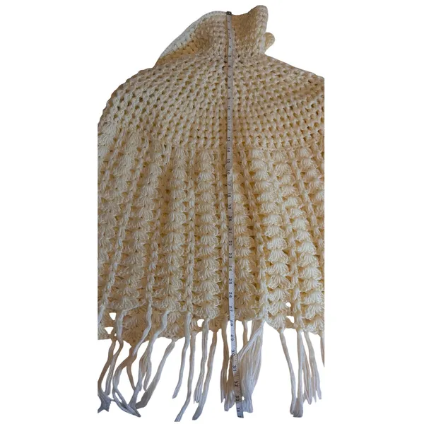 VTG San Yueh Hand Crochet Capelet Cream Fringe Button Front Small Boho Cottage - Image 7