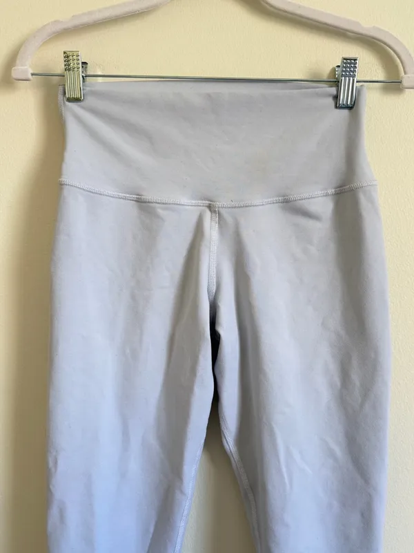 ALO Airbrush Blue Leggings Size Medium Cropped 23” - Image 4