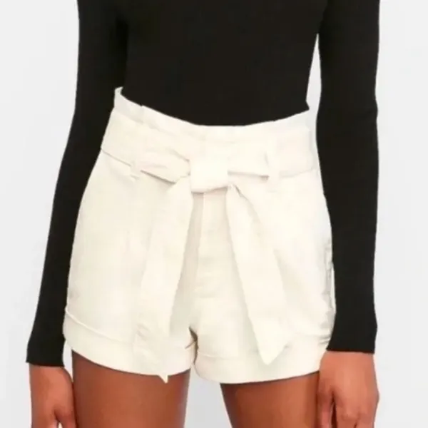 Express‎ Shortie Extreme High Rise with Tie Belt Paper Bag Shorts Cream Size 6 - Image 2