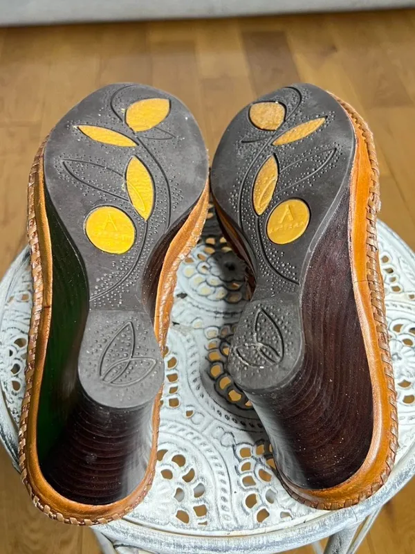 Clarks Artisan Collection Hand-Tooled Leather Clogs - Tan size 5 - Image 9