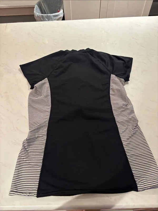 O’Neill Striped Rash Guard Shirt - Image 4