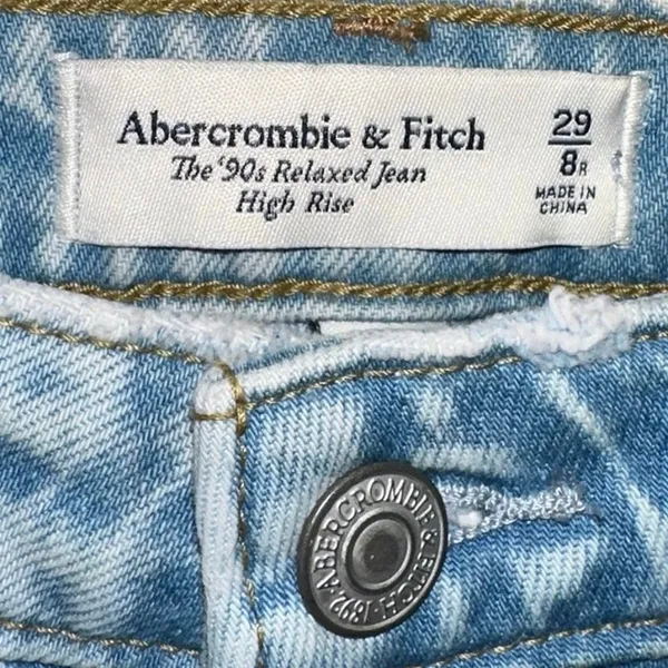 Abercrombie Curve Love 90s Relaxed Jeans 29/8R High Rise Straight Light Wash NWT - Image 3