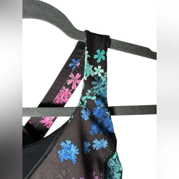 Lululemon In A Flash Bra Size 4 Petal Pop Floral Black Multi‎ - Image 4