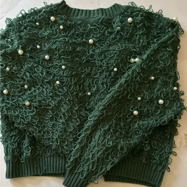 Green sweater with sewn pearls size XL - Image 2