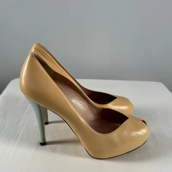Stuart Weitzman Leather Peep Toe Stiletto‎ Heel Pump in Tan and Blue Size 8.5 - Image 4
