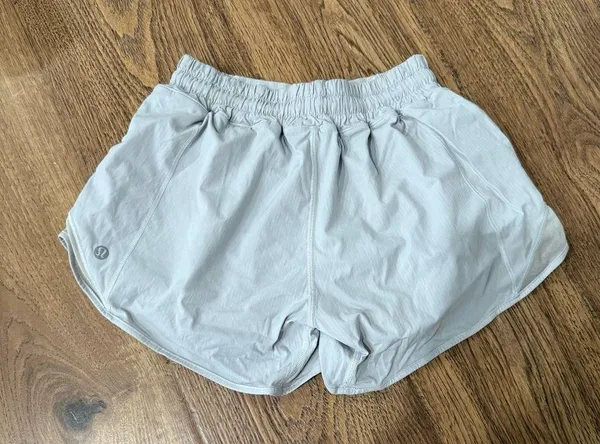 Lululemon Hotty Hot Short II Long 4" size 4 - Image 2