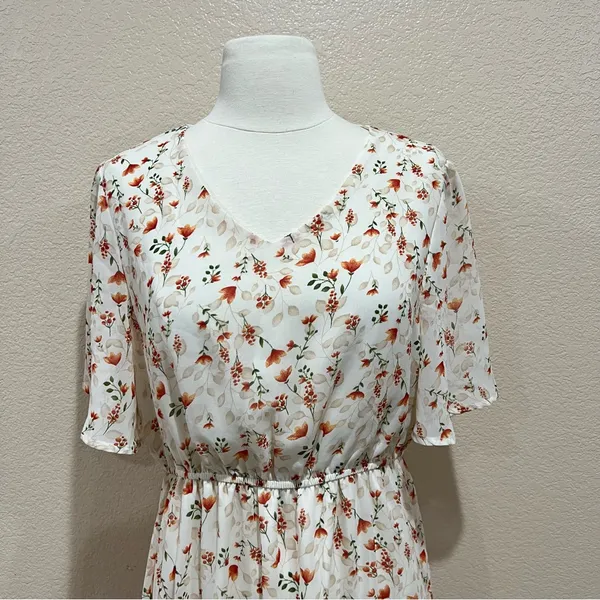 Cream Floral Tiered Maxi Dress Size Large - Image 8
