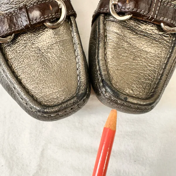 Coach Women’s Shoes Leather Loafers Size 7 M Gunmetal Gray Metallic Pebbled 1-103 In very good preowned condition please see photos - Image 13