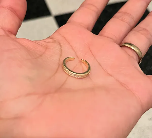 Gold Toe Rings - Image 4