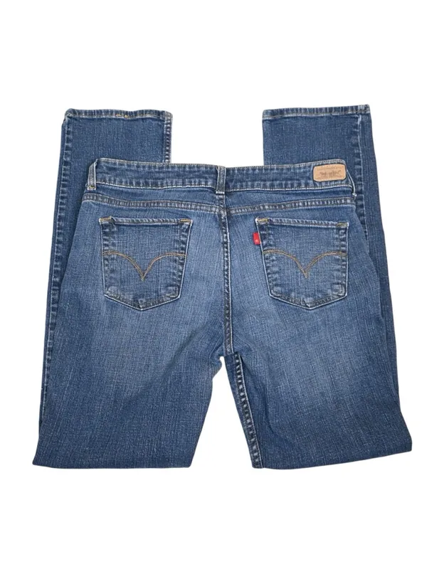 Levi's Women's Straight 526 Jean 10 - Image 5
