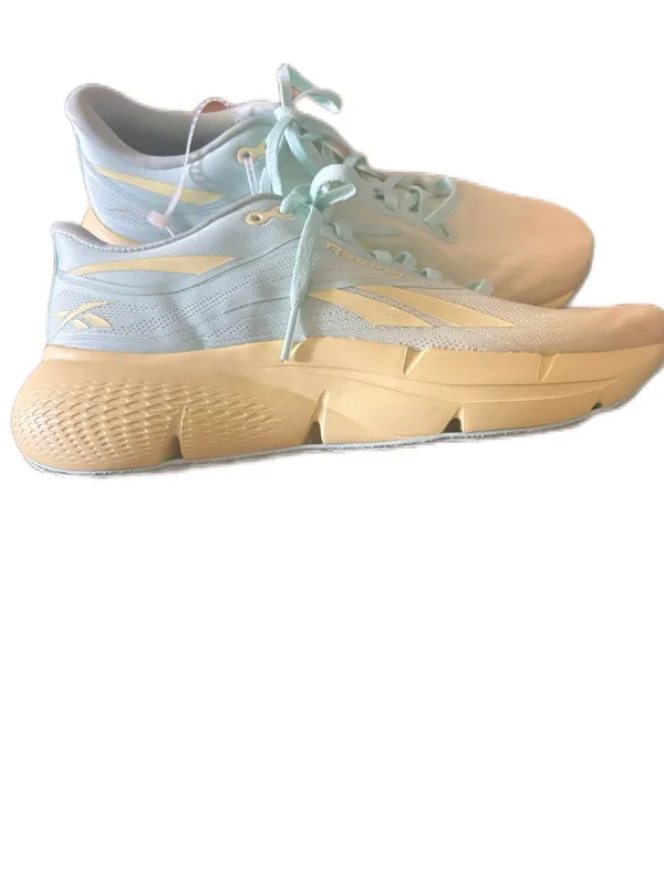NWOT Ladies Reeboks - Image 5