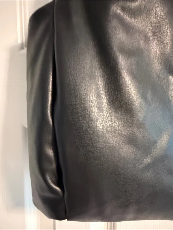 Zara Women’s XS Black Faux Puffer Leather Cropped Vest Zip Front Pockets NWT - Image 2