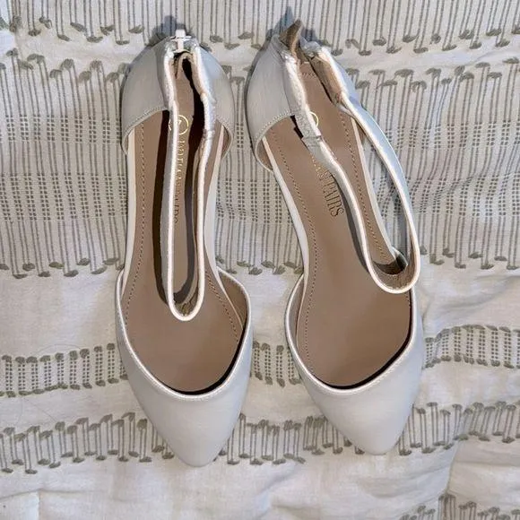 White flat shoes Size 7 - Image 2
