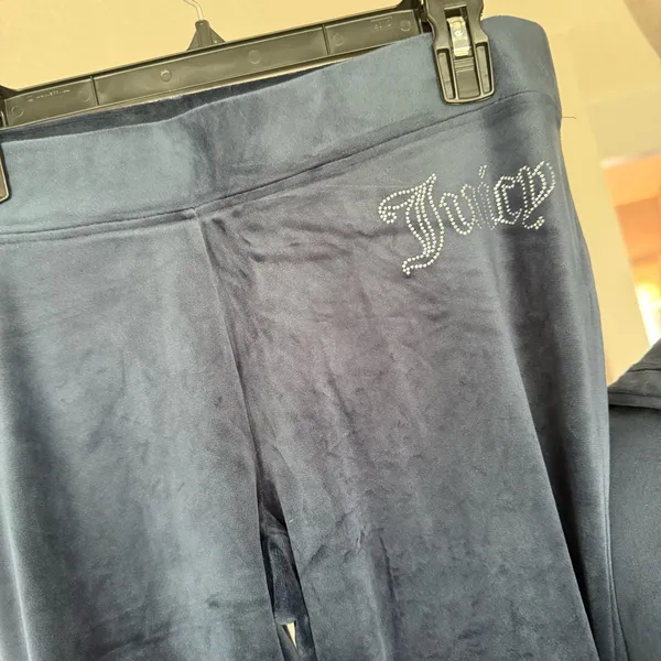 Juicy Couture Women's Navy Velour tracksuit size medium - Image 7