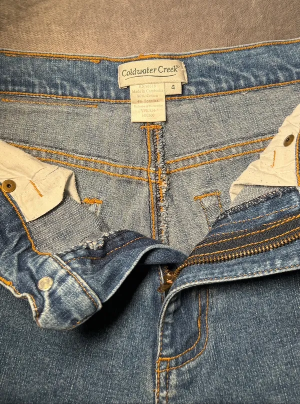 Coldwater Creek High-Rise Cut Off Denim Shorts Raw Hem Blue Size 4 - Image 4