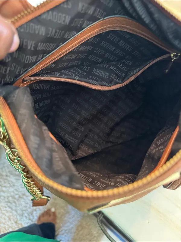 Steve Madden Brown Leather Crossbody Bag with Gold Chain - Image 4