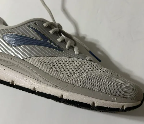 Brooks Adiction 14 Narrow 2A
Grey/Blue 8.5 - Image 6