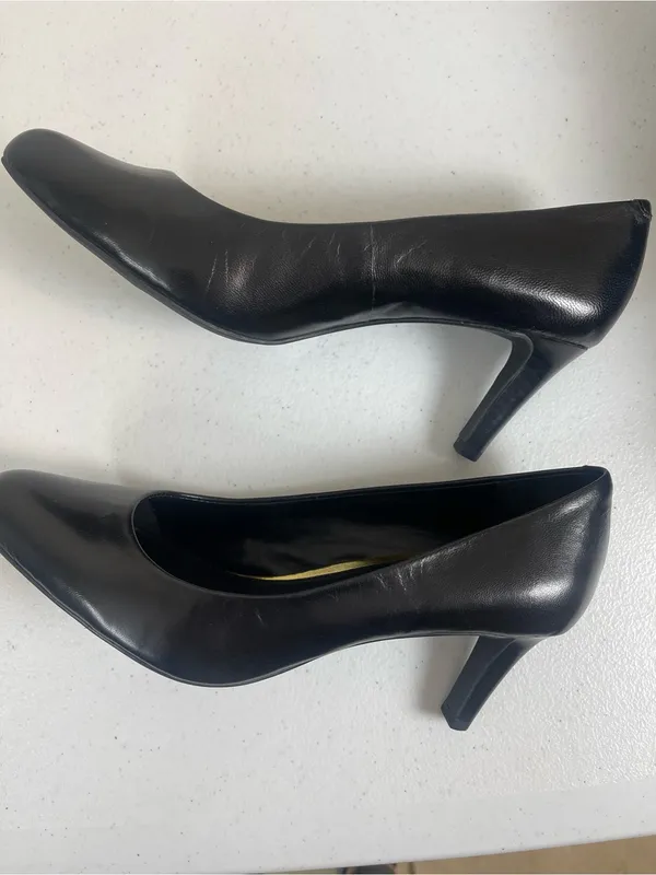 Lauren Ralph Lauren Black Leather Pointed Toe Heels - Image 10