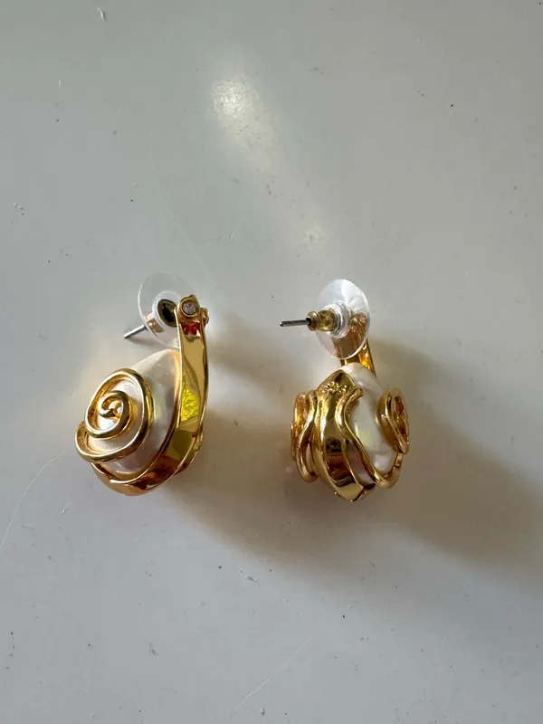 Lele Sadoughi Snail Hoop Earring in Pearl - Image 10