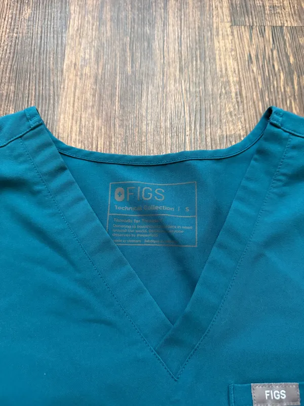 NWOT FIGS Women’s Pacific Blue Catarina One Pocket Scrub Top Nursecore - Size S - Image 3