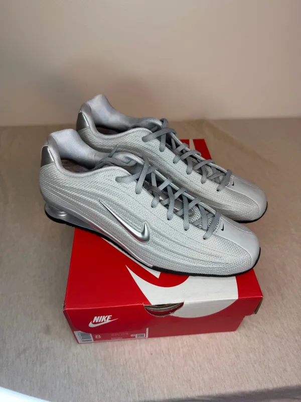 Nike Shox Z Women’s Sneakers Size 8 Metallic Silver Black HQ7540-001 - Image 2