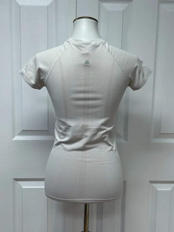 Lululemon Swiftly Tech‎ Short Sleeve Shirt - Size 6. - Image 3