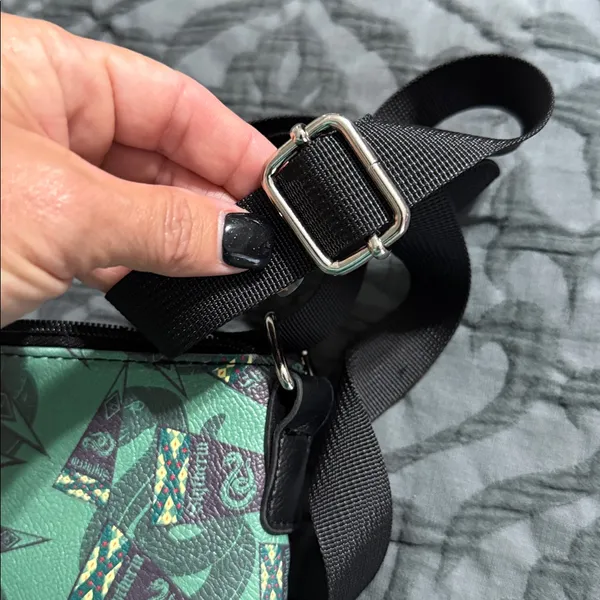 Loungefly Harry Potter Slytherin crossbody bag adjustable strap great condition - Image 11