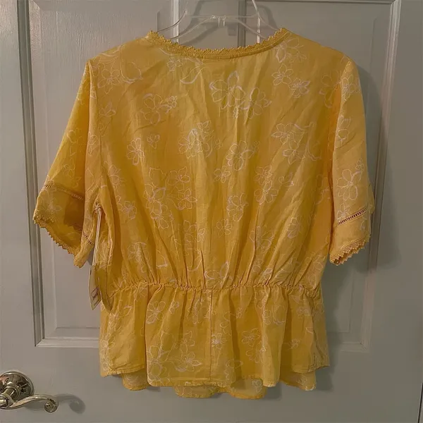 a.n.a Women’s Floral Yellow V-Neck Short Sleeve Blouse - Image 3