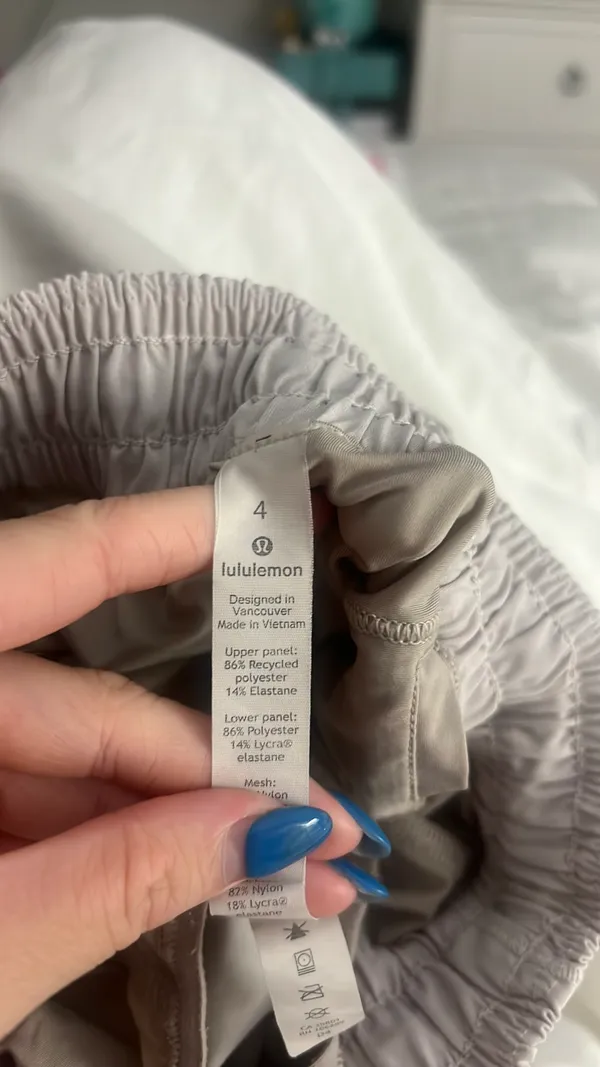 lululemon ivory shorts - Image 4