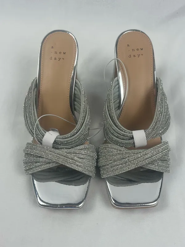 NWOT A New Day Silver Rhinestone Dress Slip-on Block Heels Size 6.5 - Image 4