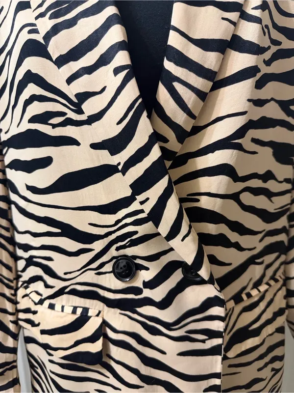 Zara Zebra Print Satiny Double breasted Blazer Size Small.EUC - Image 10