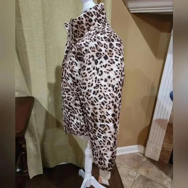 GB women's puffer jacket leopard print size M New - Image 2