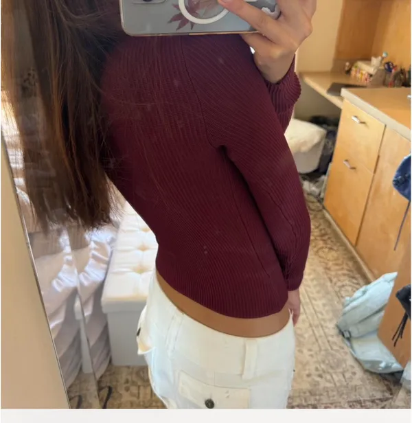 Aritzia Sculpt Knit Babaton Long Sleeve Top - Image 4