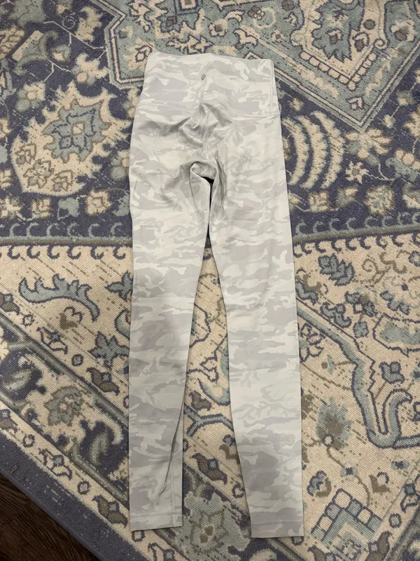 Lululemon Wunder Under White/Grey Camo Leggings 28” 6 - Image 2
