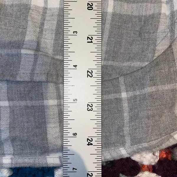 Old Navy Shirt Womens Medium Grey White Plaid Flannel Cotton Button Up - Image 8