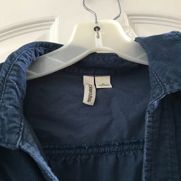 FINAL MARKDOWN LADIES St. John’s bay pinwale corduroy blouse med - Image 4