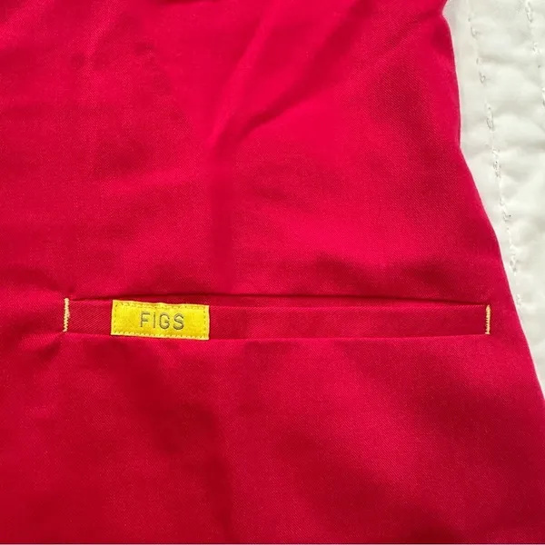 Figs Scrub Top Women’s XS Stretch Pockets Pink/Red Medical Wear - Image 7