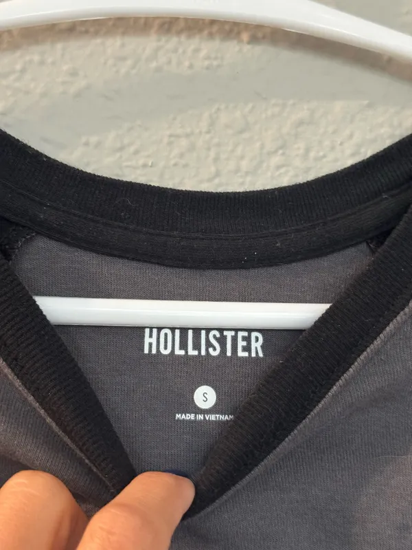 Hollister Baby Tee Cropped - Image 3