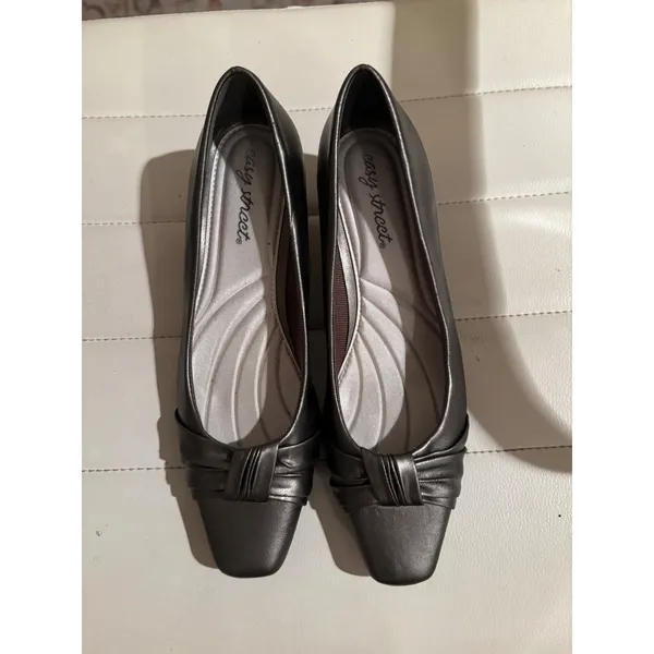 Easy Street Womens Pewter Metallic Square Toe Ruched Low Kitten Heel Pumps 7.5M - Image 2