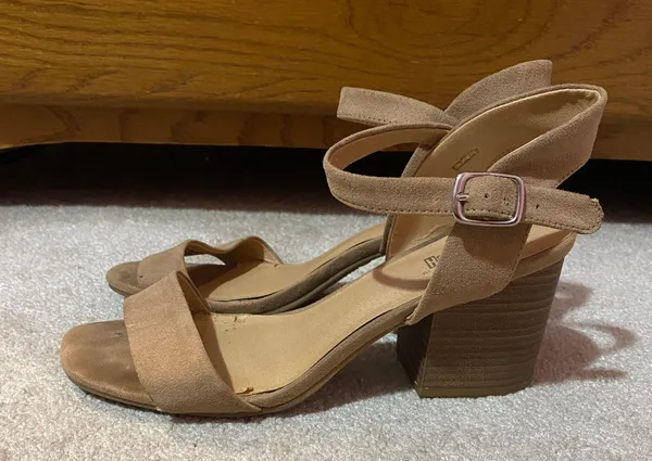 Tan Sandals Size 8 - Image 3