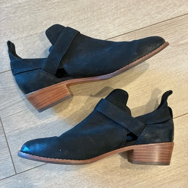 Frye Women’s Mia Cutout Ankle Bootie Suede Leather Buckle Black Size 8 - Image 3